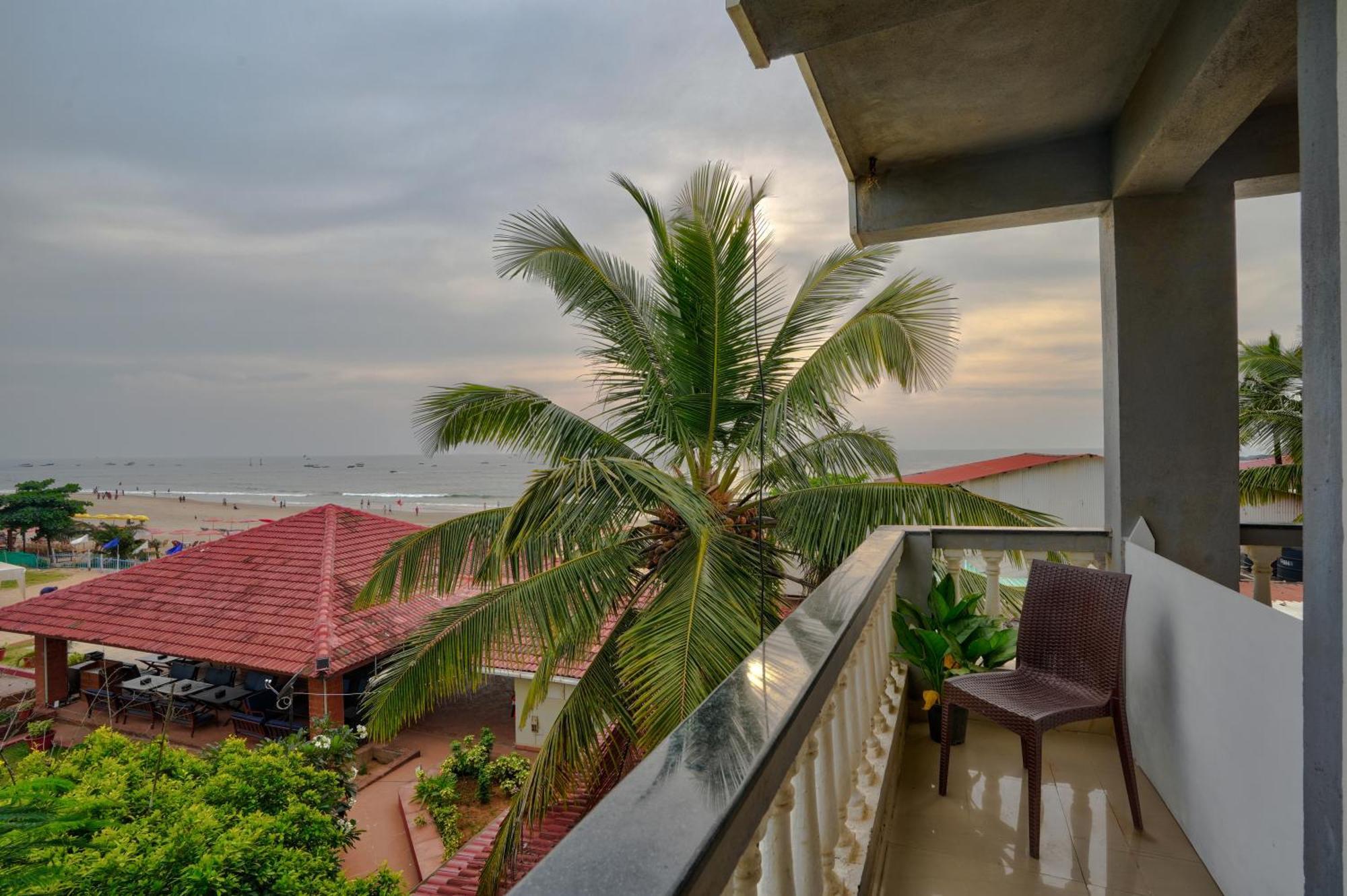 Hotel Salty Waves Baga Exterior foto