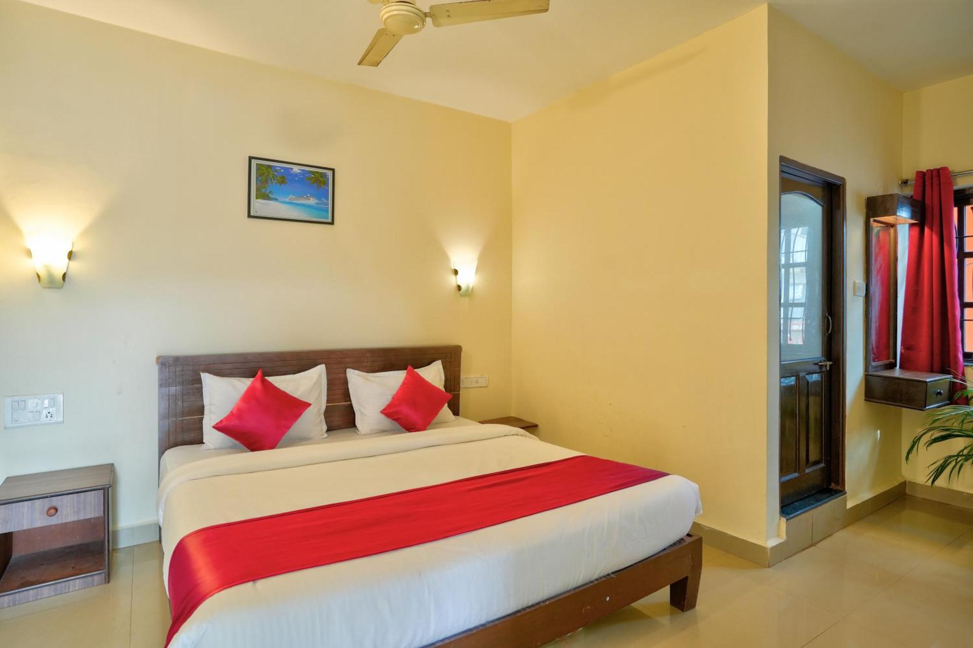 Hotel Salty Waves Baga Exterior foto