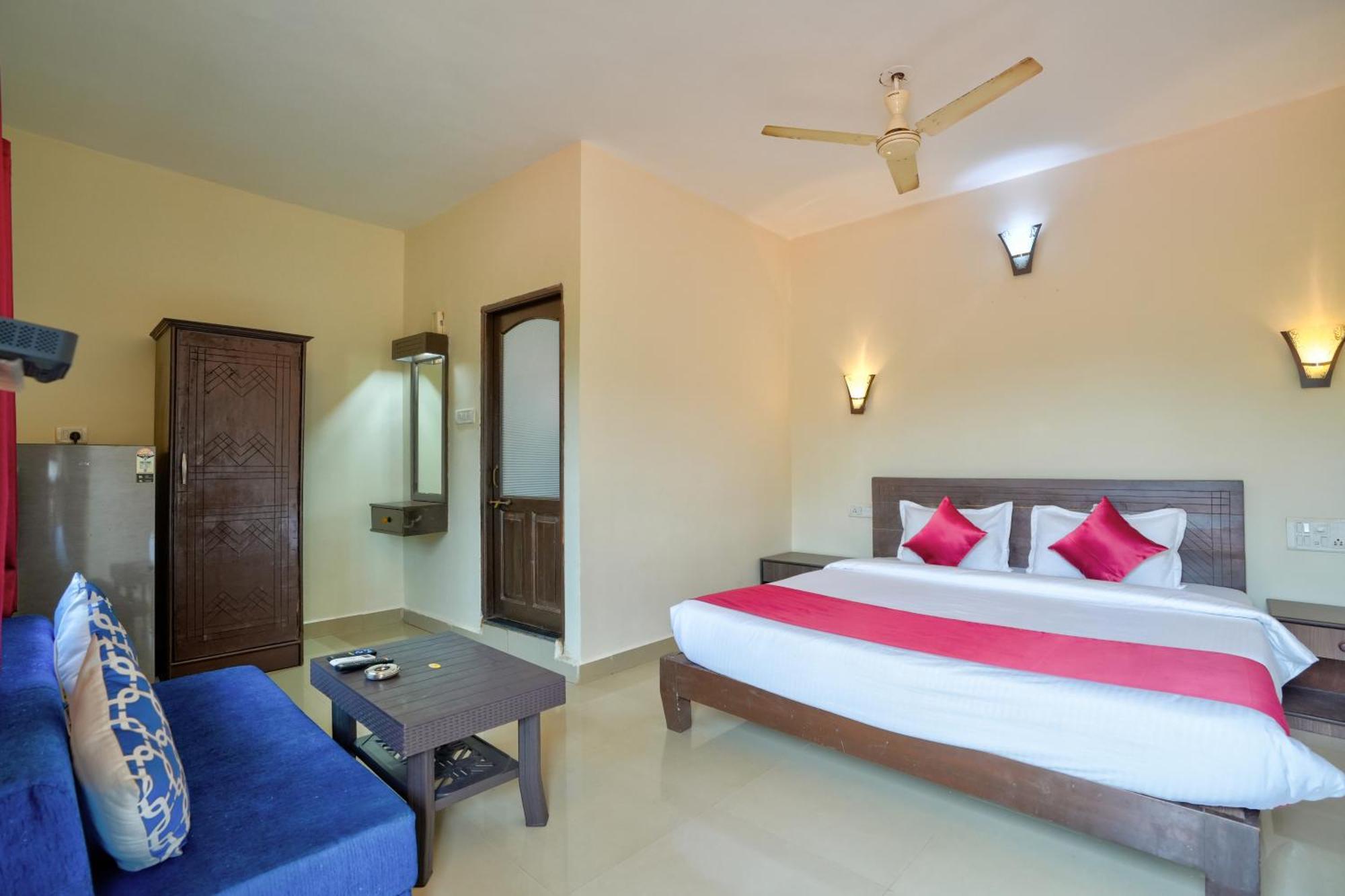 Hotel Salty Waves Baga Exterior foto
