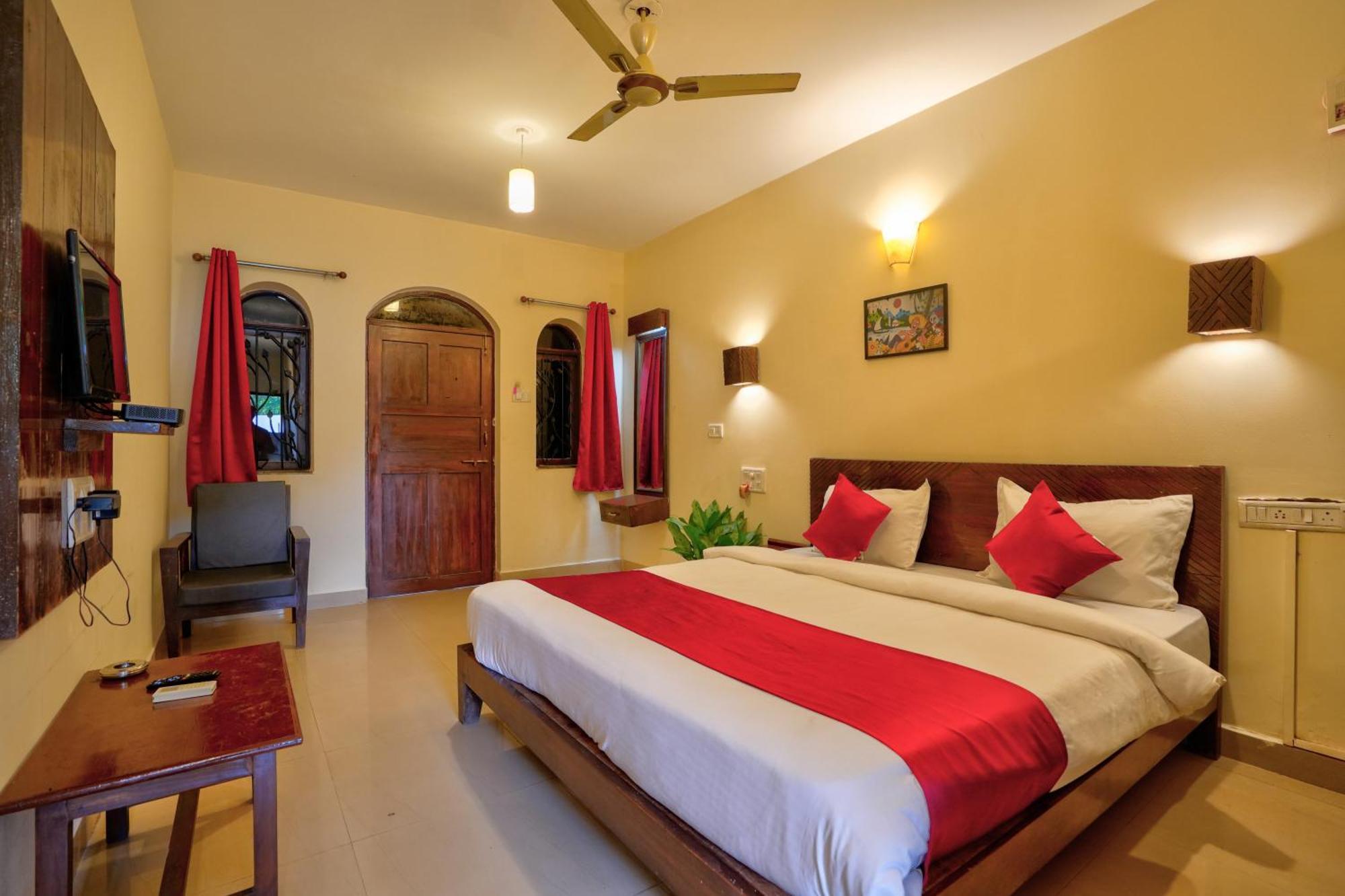 Hotel Salty Waves Baga Exterior foto