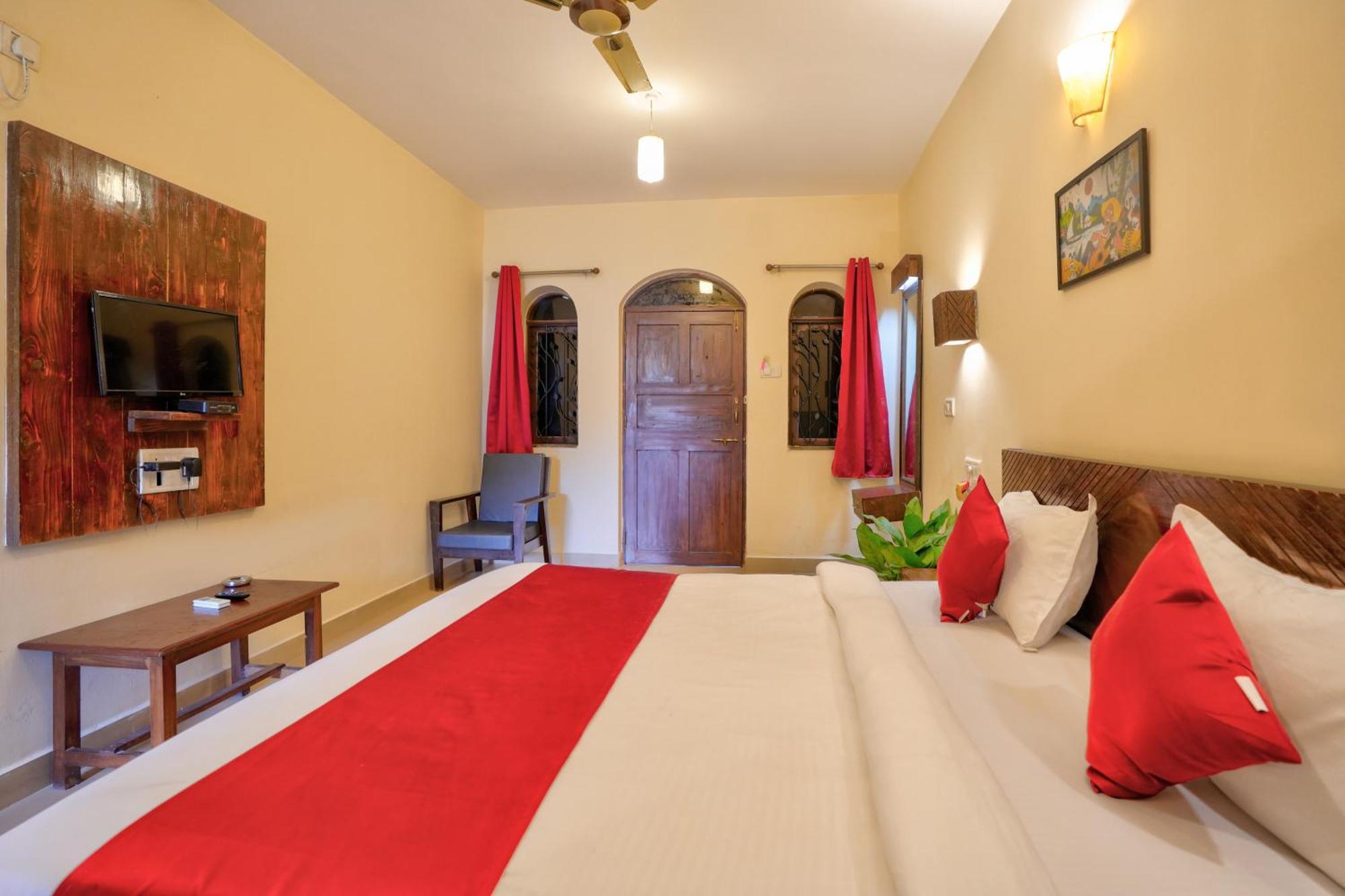 Hotel Salty Waves Baga Exterior foto