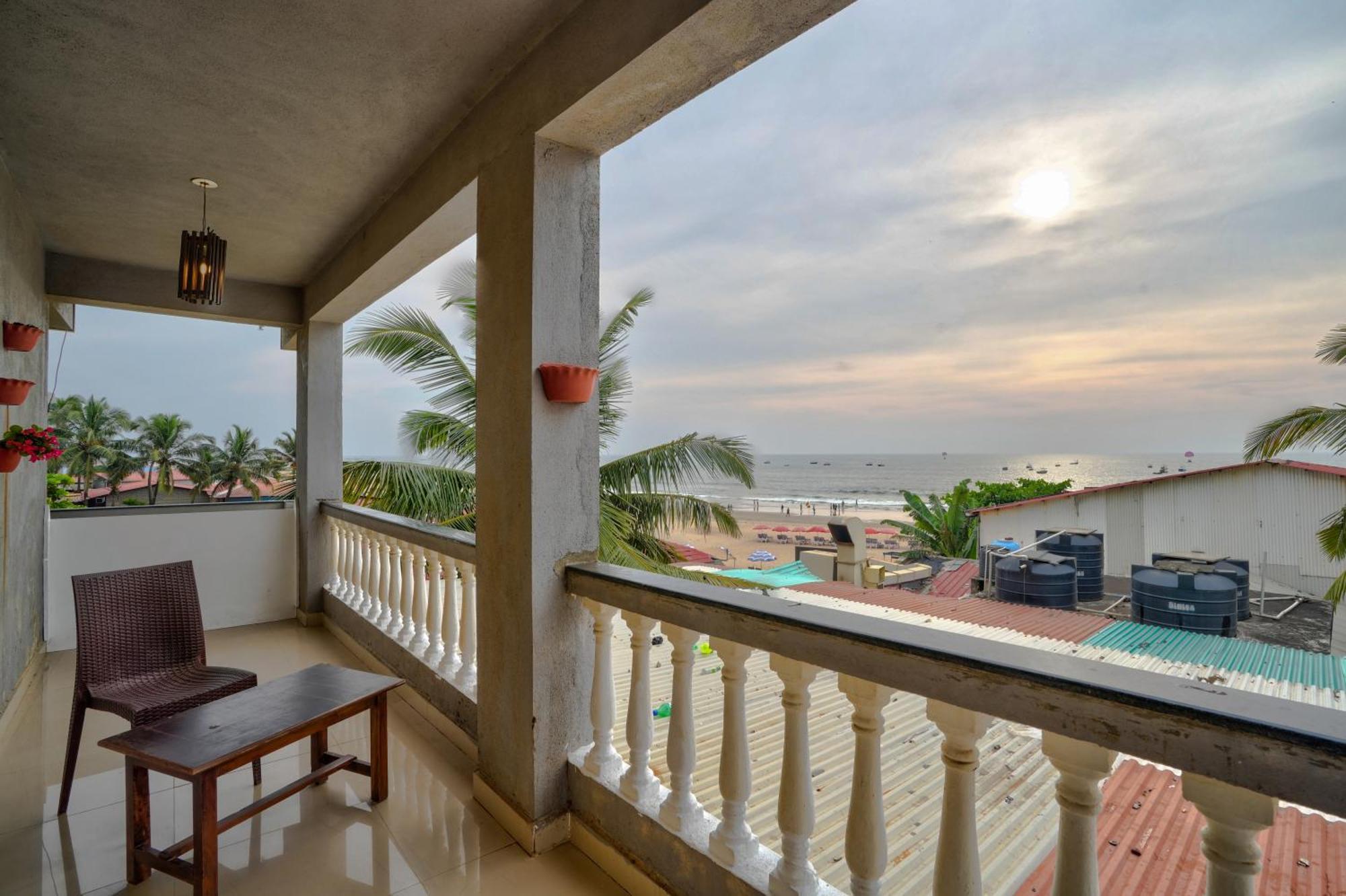 Hotel Salty Waves Baga Exterior foto
