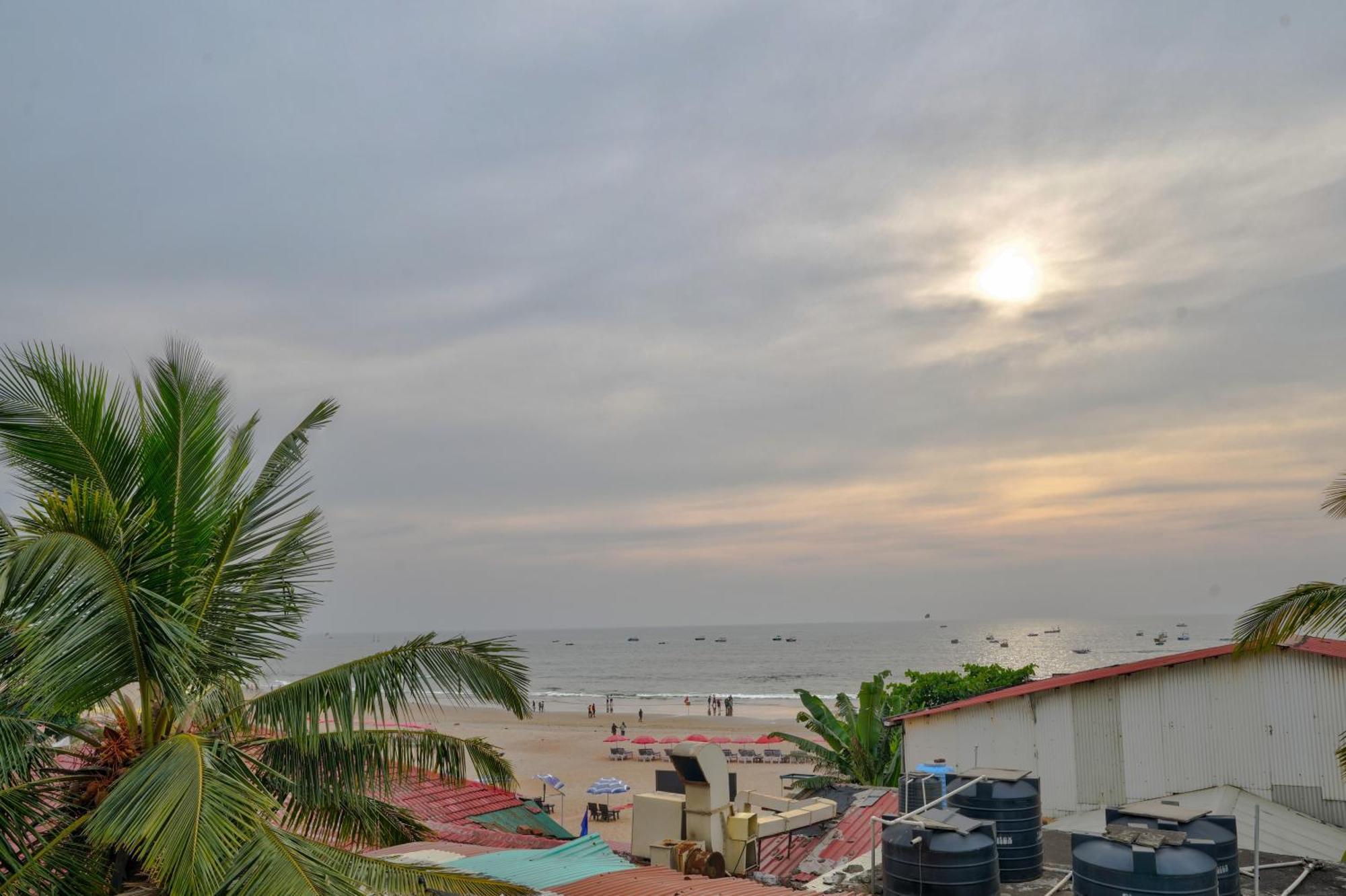 Hotel Salty Waves Baga Exterior foto