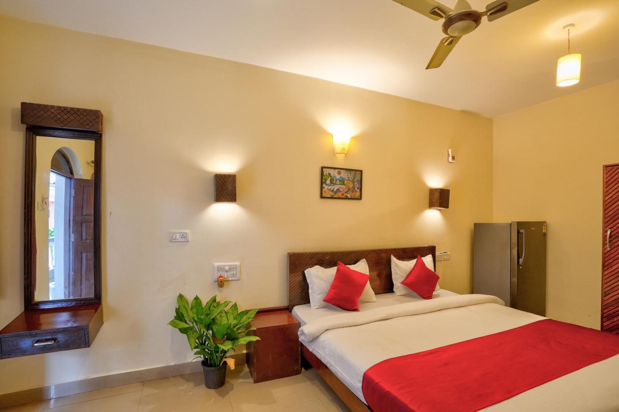 Hotel Salty Waves Baga Exterior foto