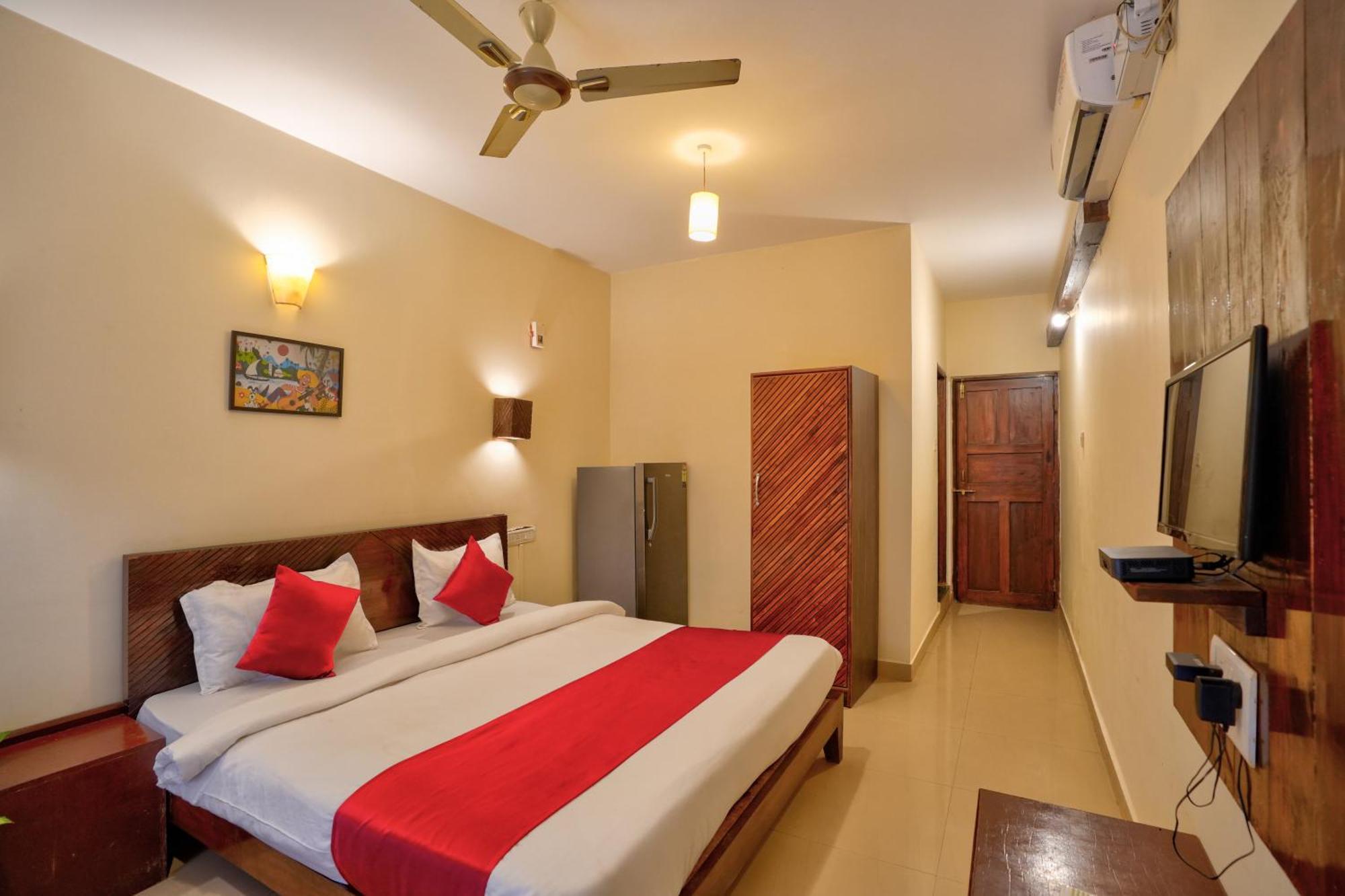 Hotel Salty Waves Baga Exterior foto