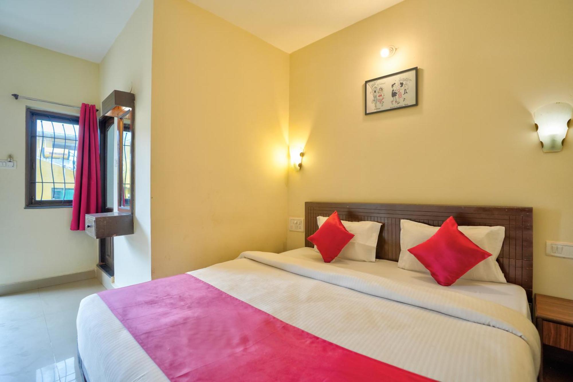 Hotel Salty Waves Baga Exterior foto