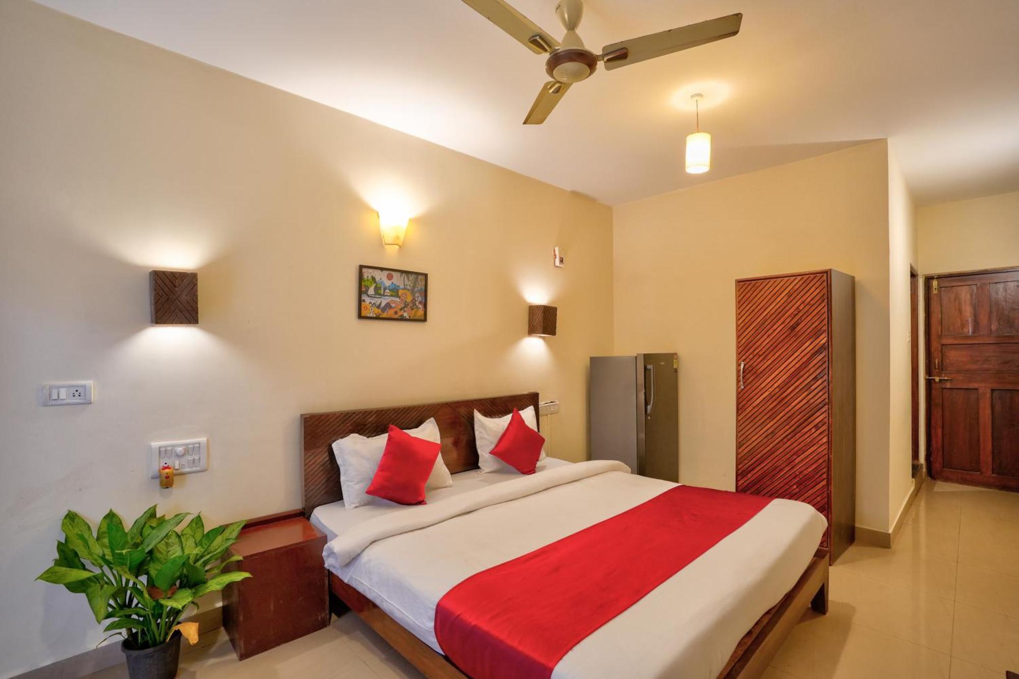 Hotel Salty Waves Baga Exterior foto