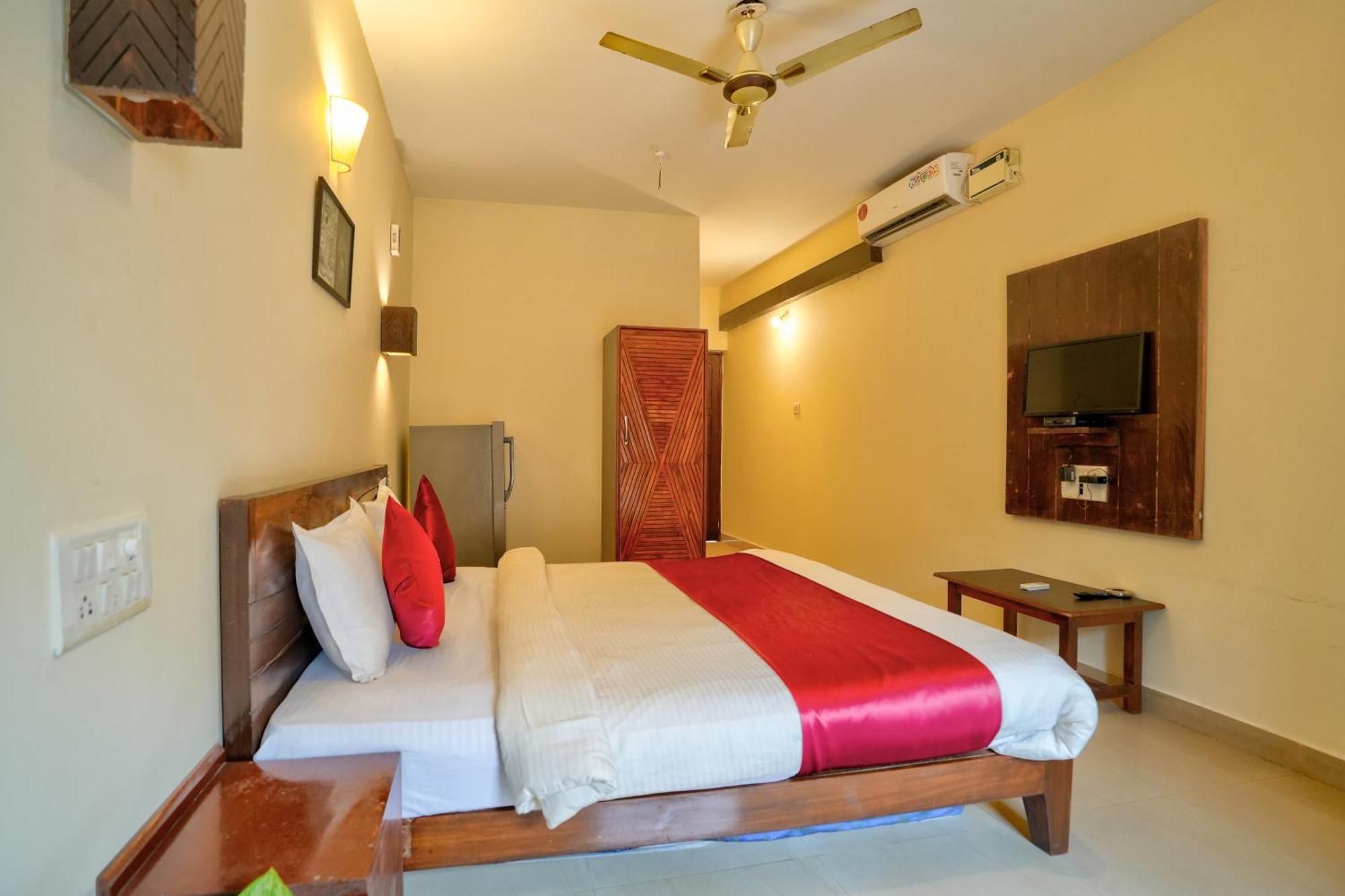 Hotel Salty Waves Baga Exterior foto