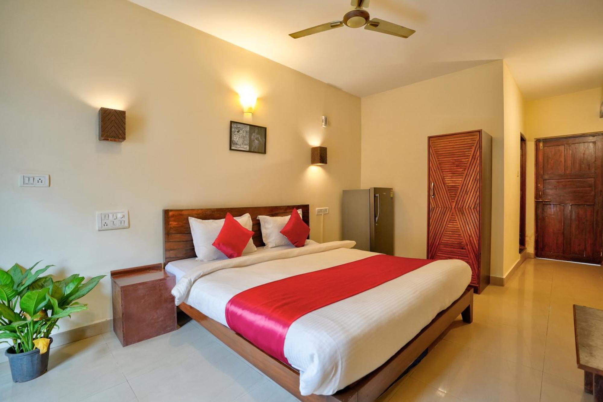 Hotel Salty Waves Baga Exterior foto