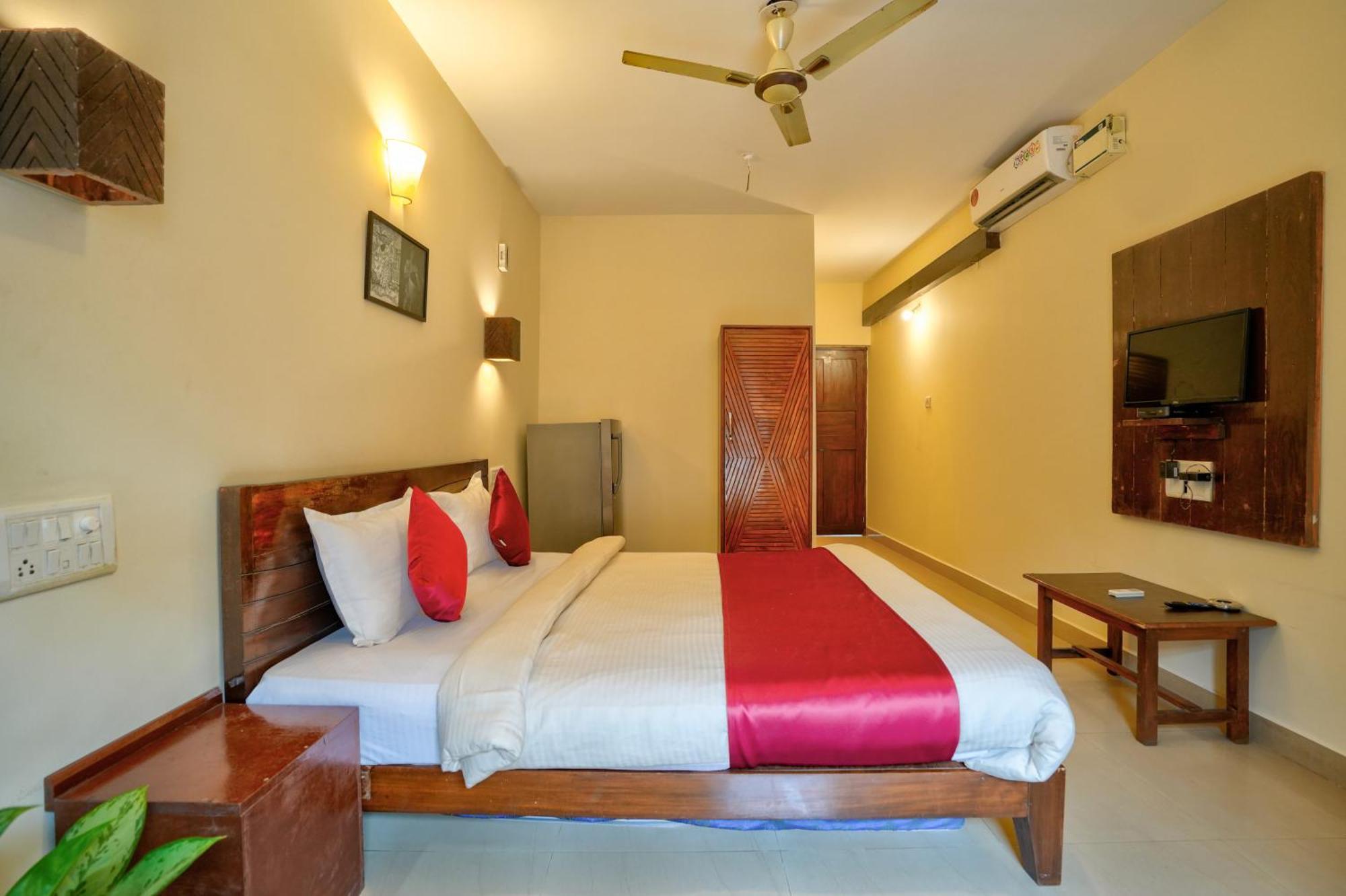 Hotel Salty Waves Baga Exterior foto