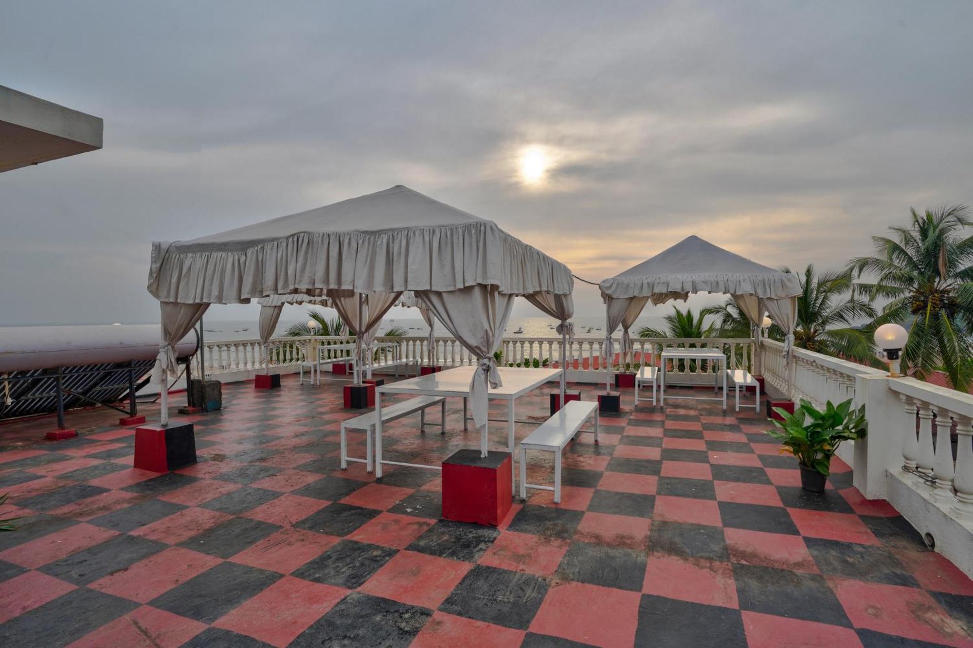 Hotel Salty Waves Baga Exterior foto